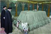 رهبر انقلاب در مرقد مطهر امام راحل(ره) حضور یافتند