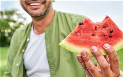 برای مقابله با گرمای هوا در تابستان، یکی از بهترین راه‌ها داشتن تغذیه‌ای مناسب است.