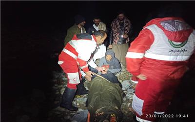 نجات 2زن باردار گرفتار سیلاب در ریگان