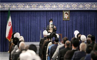 جمهوری اسلامی با الهام از اهل‌بیت اژدهای هفت‌سر استکبار را عقب راند و پیشرفت کرد