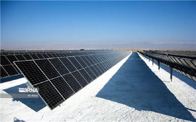 استاندار: کرمان پیشتاز صدور مجوز نیروگاه‌های خورشیدی کشور است‌