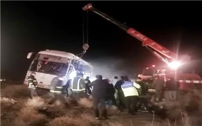 یک کشته و 17 مصدوم در واژگونی اتوبوس اصفهان به بندرعباس