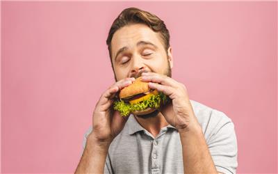 بدترین عادت‌های غذایی که موجب افزایش چربی شکم می‌شود
